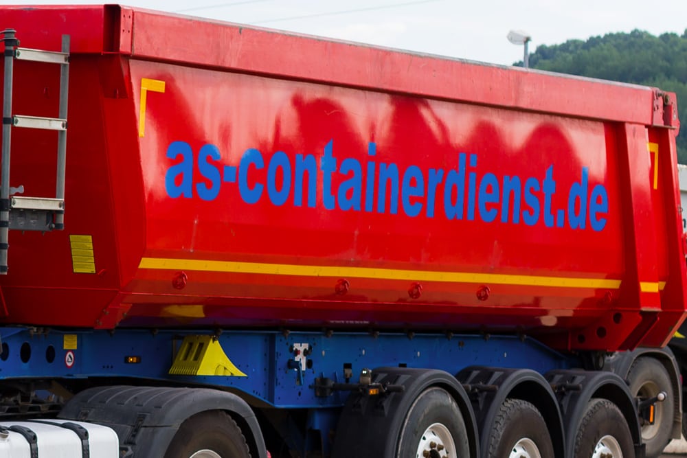 Beschriftung eines Sattelschleppers der Firma AS-Containerdienst in Grevenbroich