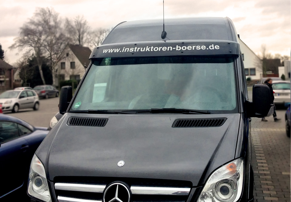 Autobeschriftung eines Mercedes Sprinter in Grevenbroich