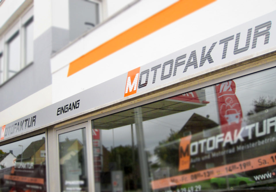 Motofaktur / Eingangsbeschriftung