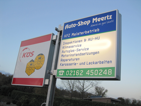 Leuchtkasten (angeschaltet) für Auto-Shop Meertz in Viersen Dülken