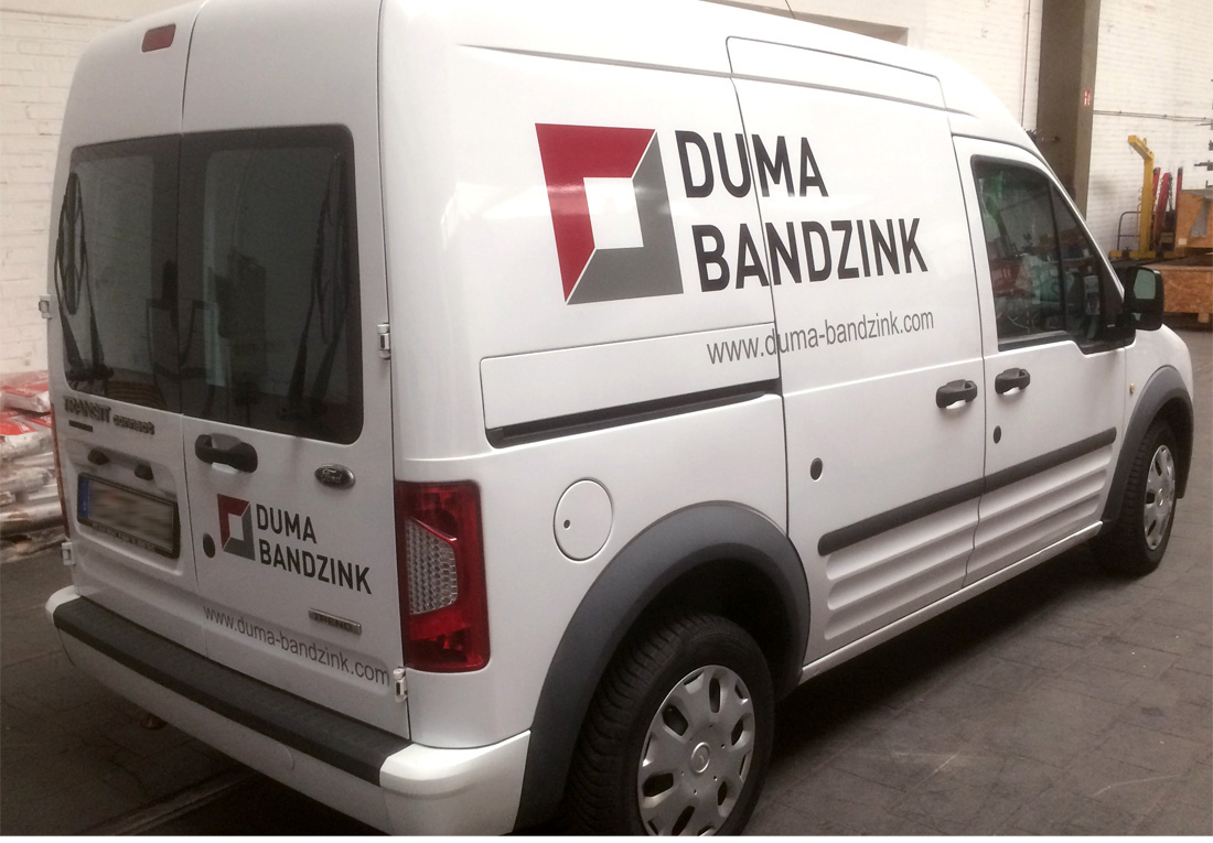 Autobeschriftung eines Ford Transit Connect von DUMA BANDZINK