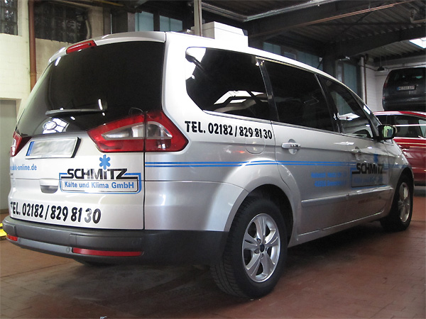 Pkw-Folierung mit Folienschrift auf einem Ford Galaxy für die Schmitz Kaelte und Klima GmbH in Grevenbroich Kapellen.