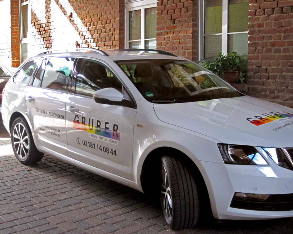 Fahrzeugbeschriftung Skoda Octavia für Maler Gruber in Grevenbroich