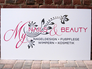 Werbetechnik in Grevenbroich Nails and Beauty Schild in Viersen