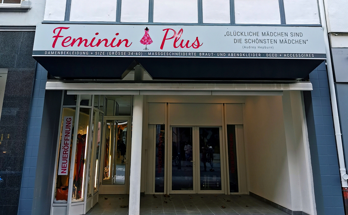 Beschilderung für Boutique von Feminin Plus in Grevenbroich-Stadtmitte